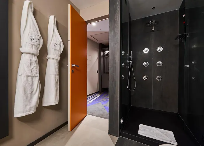 فندق Mytale Creative Academy 4*